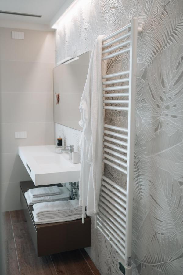 Sea Breeze Aparthotel Caorle Exteriör bild