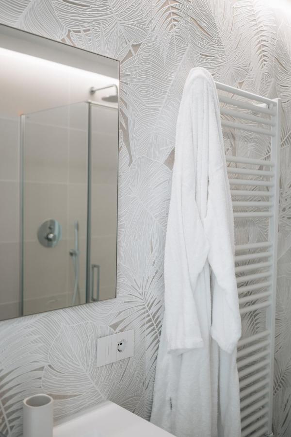 Sea Breeze Aparthotel Caorle Exteriör bild