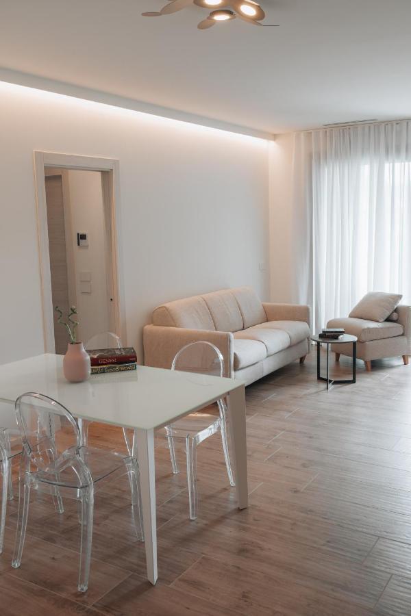 Sea Breeze Aparthotel Caorle Exteriör bild