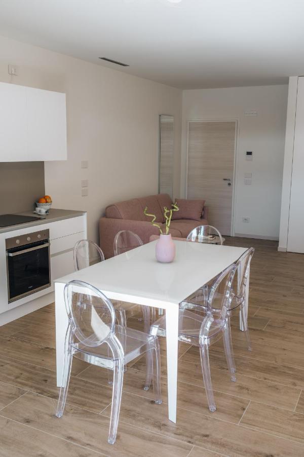 Sea Breeze Aparthotel Caorle Exteriör bild