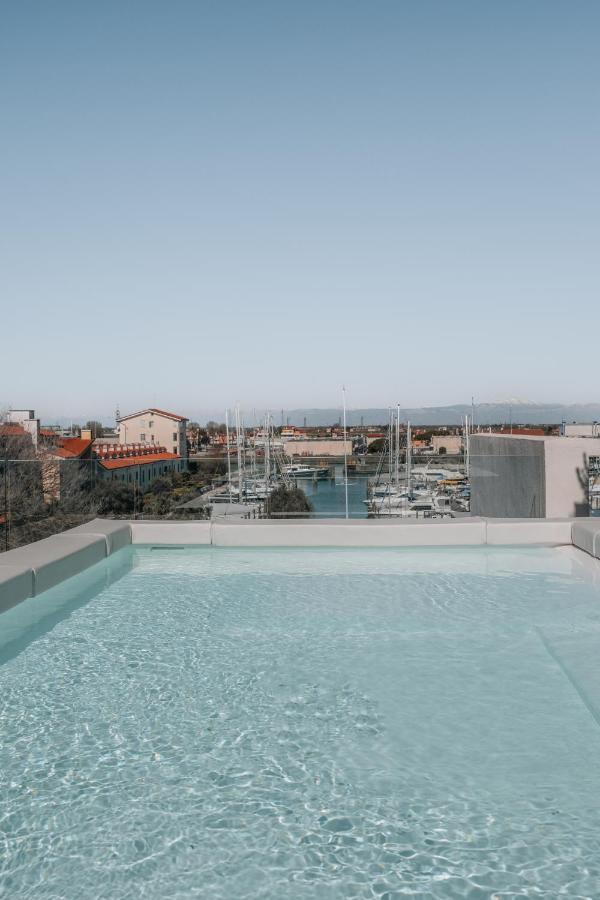 Sea Breeze Aparthotel Caorle Exteriör bild