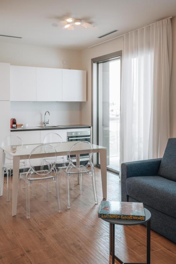 Sea Breeze Aparthotel Caorle Exteriör bild