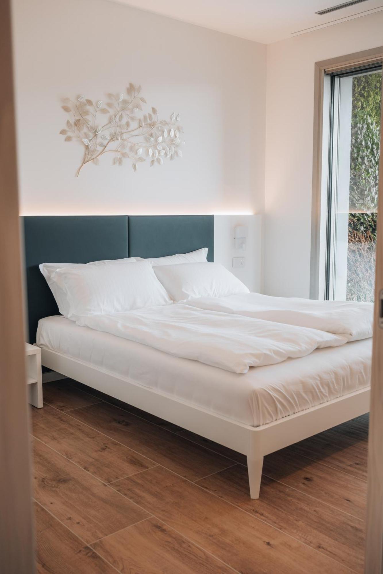 Sea Breeze Aparthotel Caorle Exteriör bild