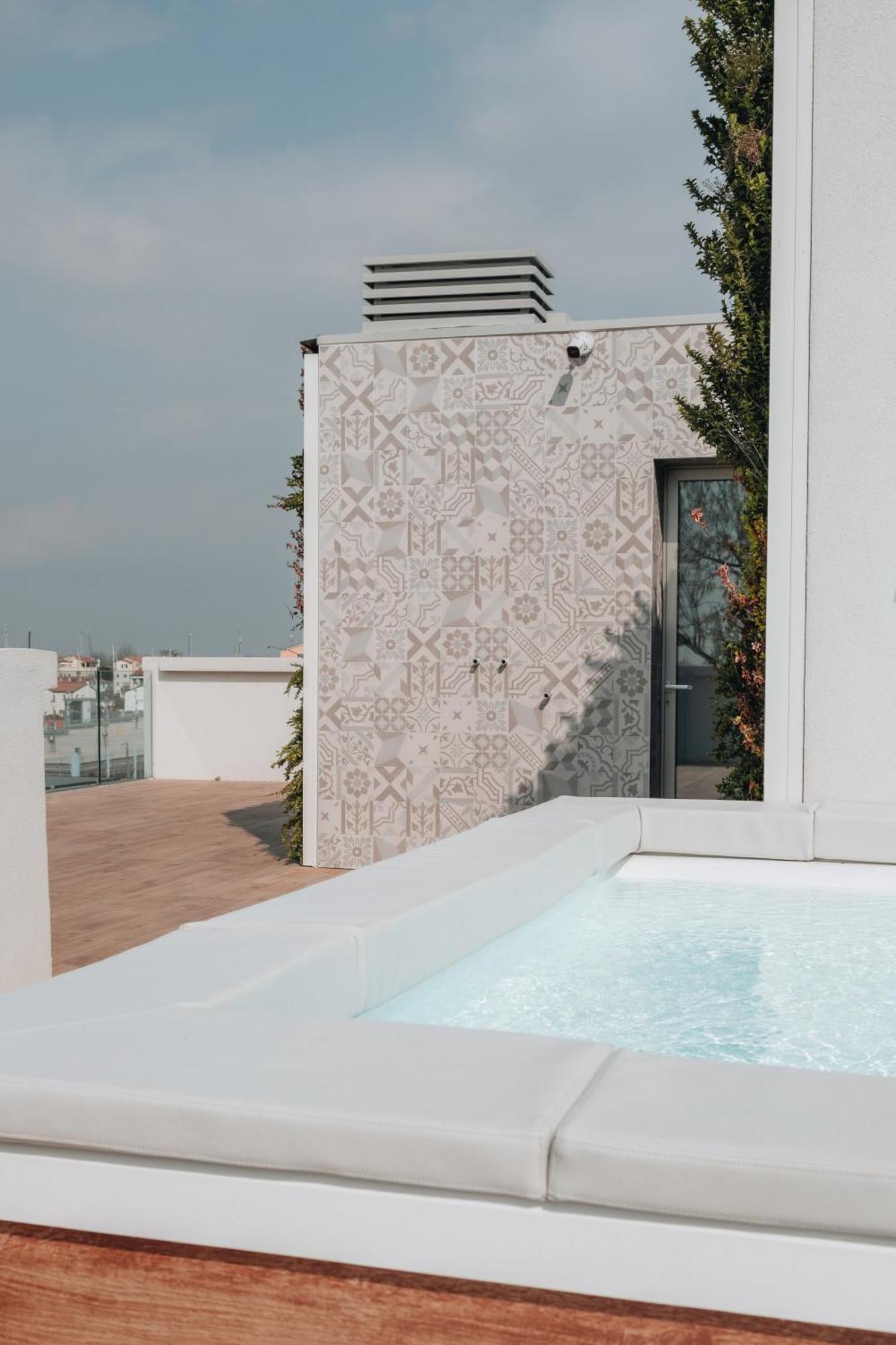 Sea Breeze Aparthotel Caorle Exteriör bild