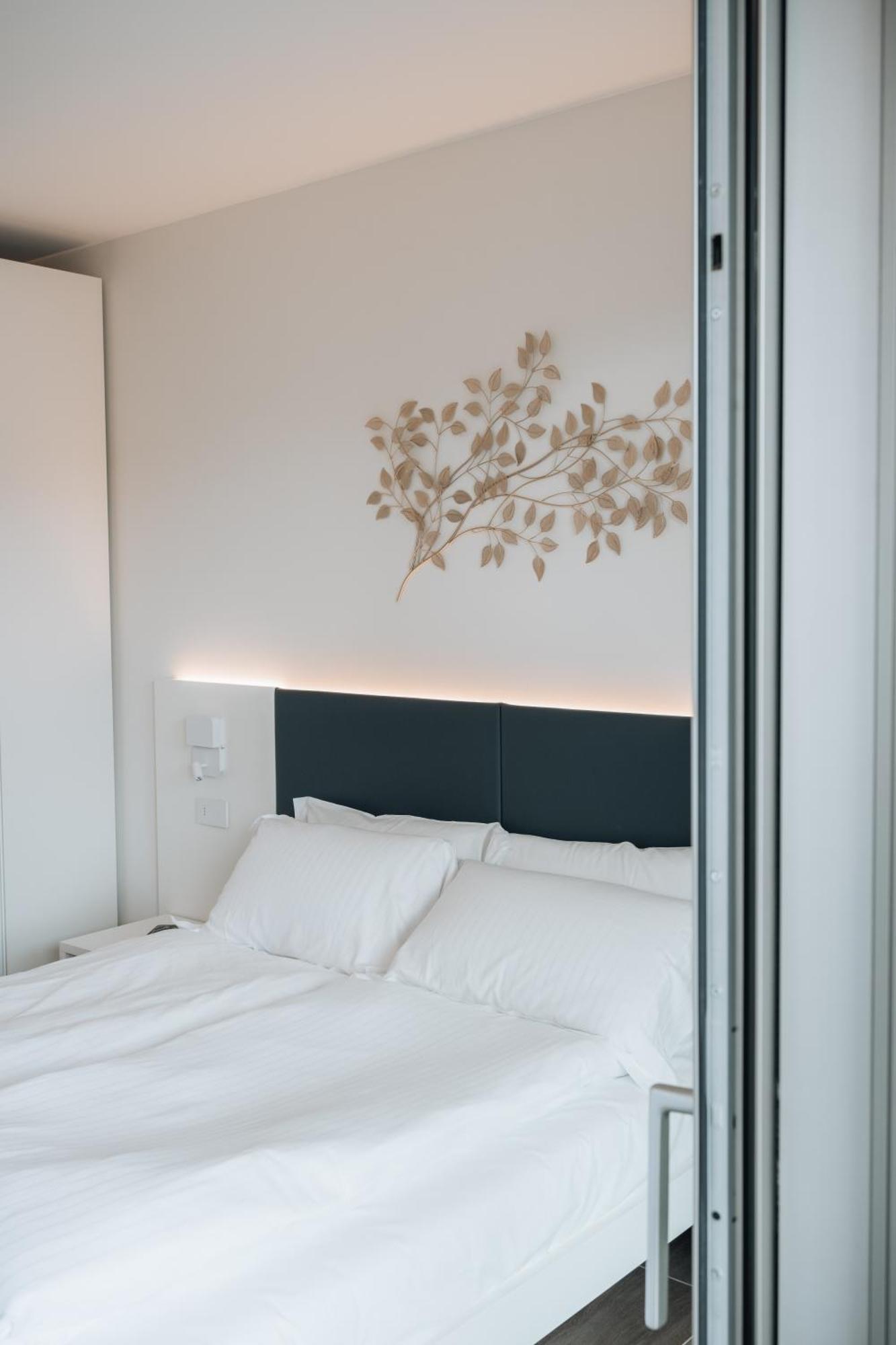 Sea Breeze Aparthotel Caorle Exteriör bild