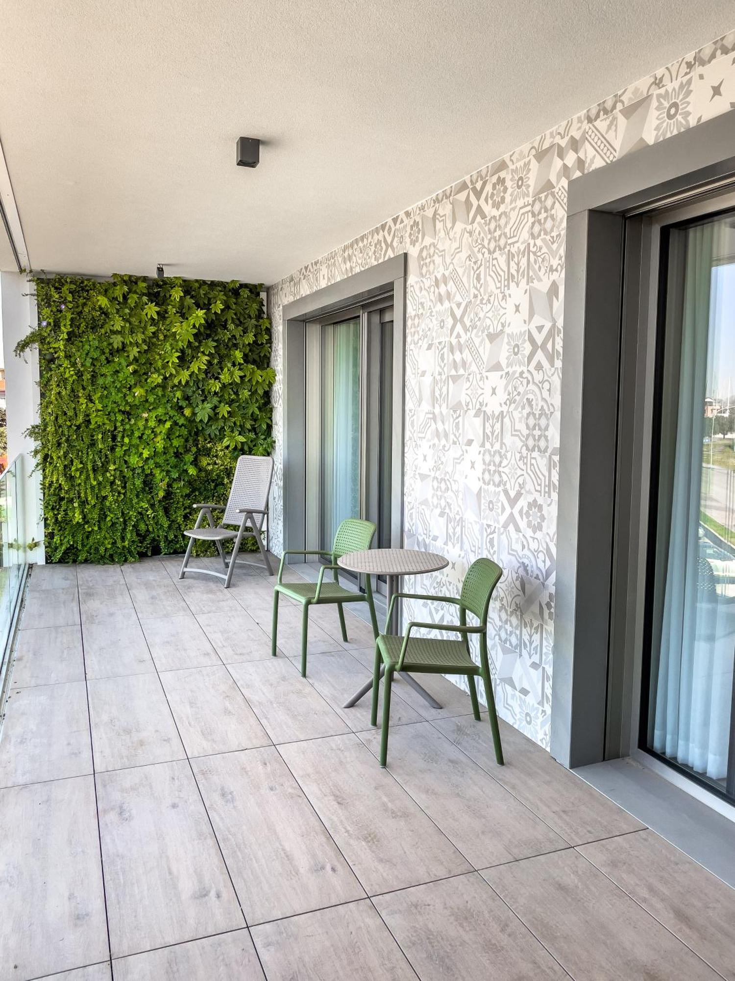 Sea Breeze Aparthotel Caorle Exteriör bild
